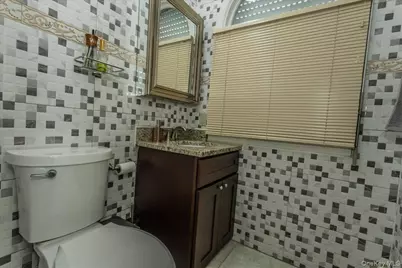 102 Vale Court, New Hyde Park, NY 11040 - Photo 13