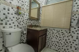 102 Vale Ct, New Hyde Park, NY 11040 - Photo 13