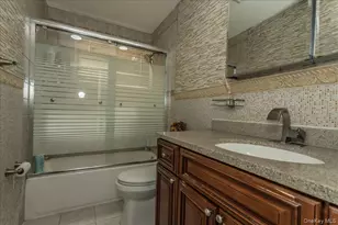 102 Vale Ct, New Hyde Park, NY 11040 - Photo 21