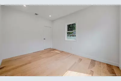 220 Peekskill Avenue, Medford, NY 11763 - Photo 27