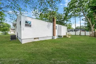 220 Peekskill Ave, Medford, NY 11763 - Photo 33