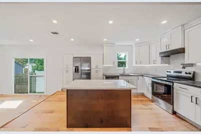 220 Peekskill Avenue, Medford, NY 11763 - Photo 9