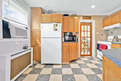 2347 Roosevelt Avenue, East Meadow, NY 11554 - Photo 9