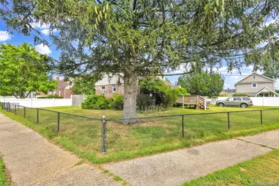 2347 Roosevelt Avenue, East Meadow, NY 11554 - Photo 17