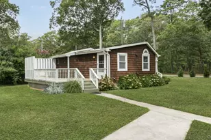 61 Squires Ave, East Quogue, NY 11942 - Photo 3