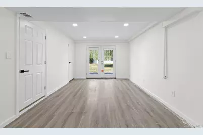 109 Remington Avenue, Selden, NY 11784 - Photo 23