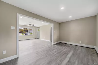 286 Old Country Road, Deer Park, NY 11729 - Photo 17