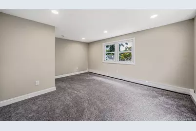 286 Old Country Road, Deer Park, NY 11729 - Photo 21