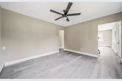 286 Old Country Road, Deer Park, NY 11729 - Photo 19