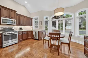 29 Michael Roberts Ct, Pearl River, NY 10965 - Photo 7