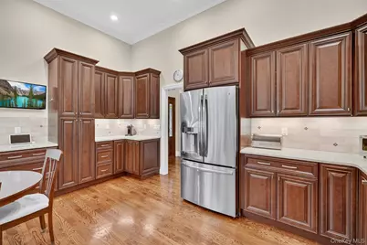 29 Michael Roberts Court, Pearl River, NY 10965 - Photo 9