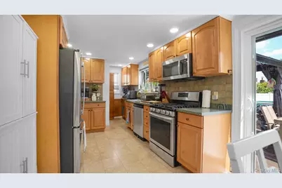 153 Westend, Freeport, NY 11520 - Photo 13