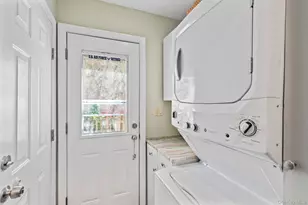 6 Emil Ct, Huntington, NY 11743 - Photo 5