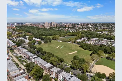 15062 Booth Memorial Avenue, Flushing, NY 11355 - Photo 3