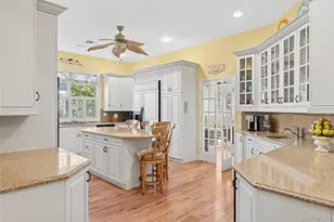 210 Tyler Ct, Riverhead, NY 11901 - Photo 9