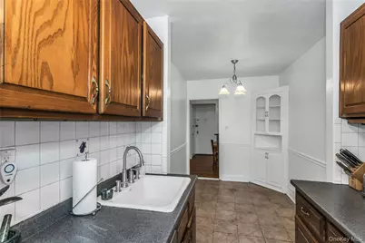 83-20 141 St #6 N, Briarwood, NY 11435 - Photo 13