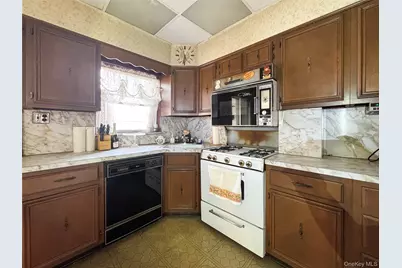 6073 71 Street, Maspeth, NY 11378 - Photo 13