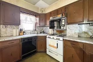 60-73 71st St, Maspeth, NY 11378 - Photo 13