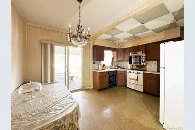 6073 71 Street, Maspeth, NY 11378 - Photo 11