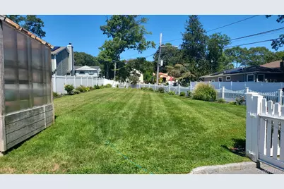 70 W 8th Street, Ronkonkoma, NY 11779 - Photo 31