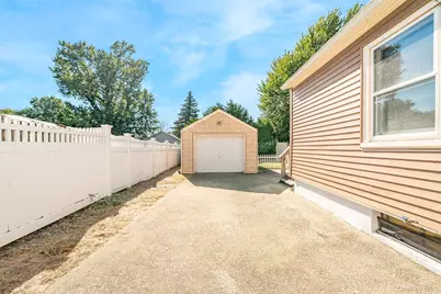 306 Park Avenue, Freeport, NY 11520 - Photo 3