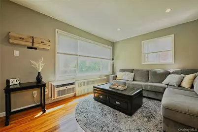 192 Edmunton Dr #D1, North Babylon, NY 11703 - Photo 5