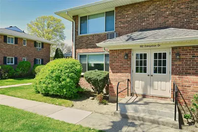 192 Edmunton Dr #D1, North Babylon, NY 11703 - Photo 3