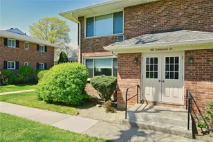 192 Edmunton Dr, North Babylon, NY 11703 - Photo 3