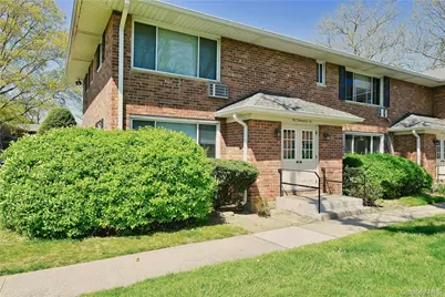 192 Edmunton Dr #D1, North Babylon, NY 11703 - Photo 1