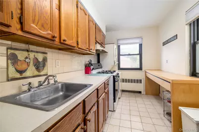 245-38 61 Avenue #Lower unit F2, Douglaston, NY 11362 - Photo 9