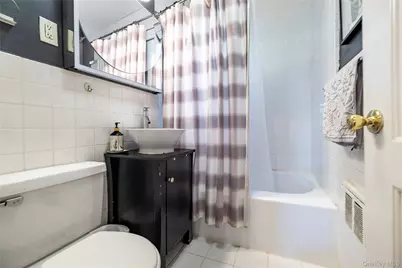 245-38 61 Avenue #Lower unit F2, Douglaston, NY 11362 - Photo 15