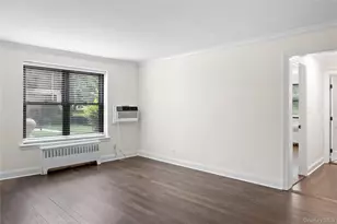 6 W Mill Dr, Great Neck, NY 11021 - Photo 7