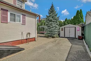 225 Rushmore Ave, Carle Place, NY 11514 - Photo 23