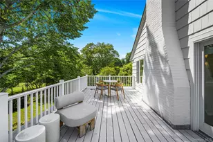 5 Thorn Hedge Rd, Bellport, NY 11713 - Photo 23
