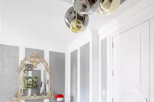 2000 Royal Ct, North Hills, NY 11040 - Photo 7