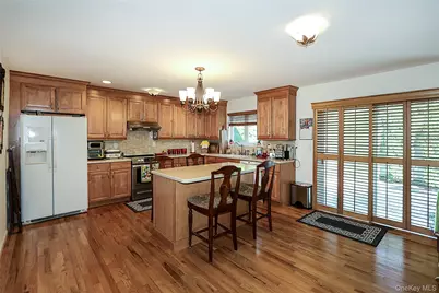 27 Dale Drive, Farmingdale, NY 11735 - Photo 11