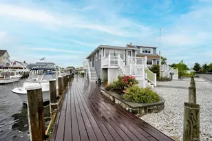 2 Bayview Ave E, Lindenhurst, NY 11757 - Photo 3