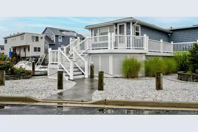 2 Bayview Avenue E, Lindenhurst, NY 11757 - Photo 27