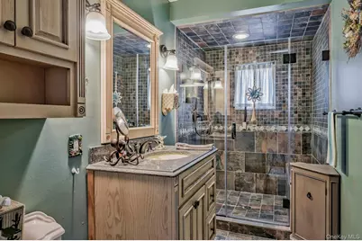 2 Bayview Avenue E, Lindenhurst, NY 11757 - Photo 25