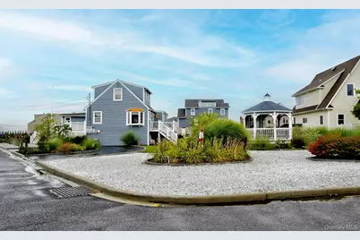 2 Bayview Avenue E, Lindenhurst, NY 11757 - Photo 7