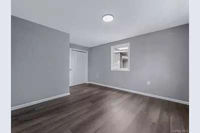 6 E Barclay Street, Hicksville, NY 11801 - Photo 5