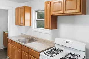 3 Walnut Pl, Great Neck, NY 11021 - Photo 17