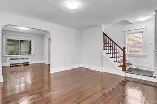 3 Walnut Pl, Great Neck, NY 11021 - Photo 9