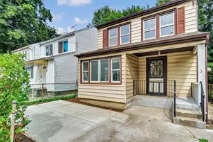 3 Walnut Pl, Great Neck, NY 11021 - Photo 1