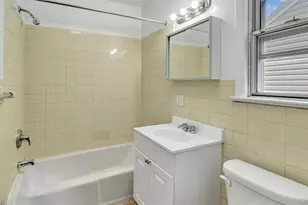 3 Walnut Pl, Great Neck, NY 11021 - Photo 25