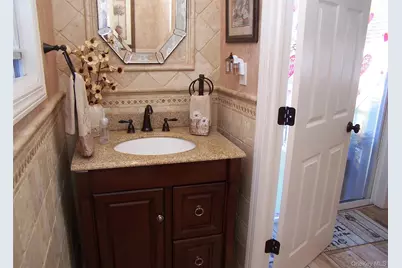 85 Oakland Avenue, Lynbrook, NY 11563 - Photo 21