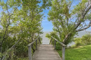 11005 Main Rd, East Marion, NY 11939 - Photo 23