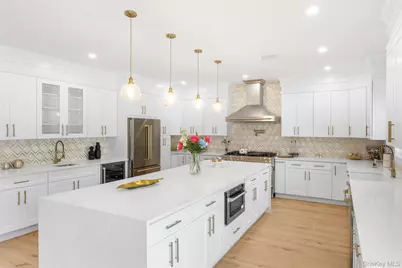 19 Mead Lane, Westbury, NY 11590 - Photo 7