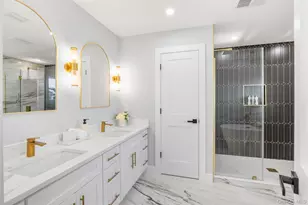 19 Mead Ln, Westbury, NY 11590 - Photo 35