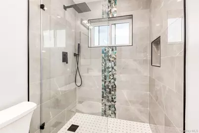 19 Mead Lane, Westbury, NY 11590 - Photo 21